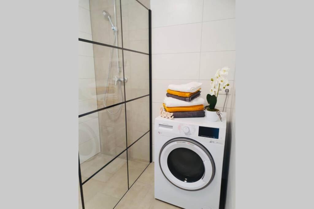 Leon Apartment Neu! Gemuetlichkeit An Erster Stelle Линц Екстериор снимка